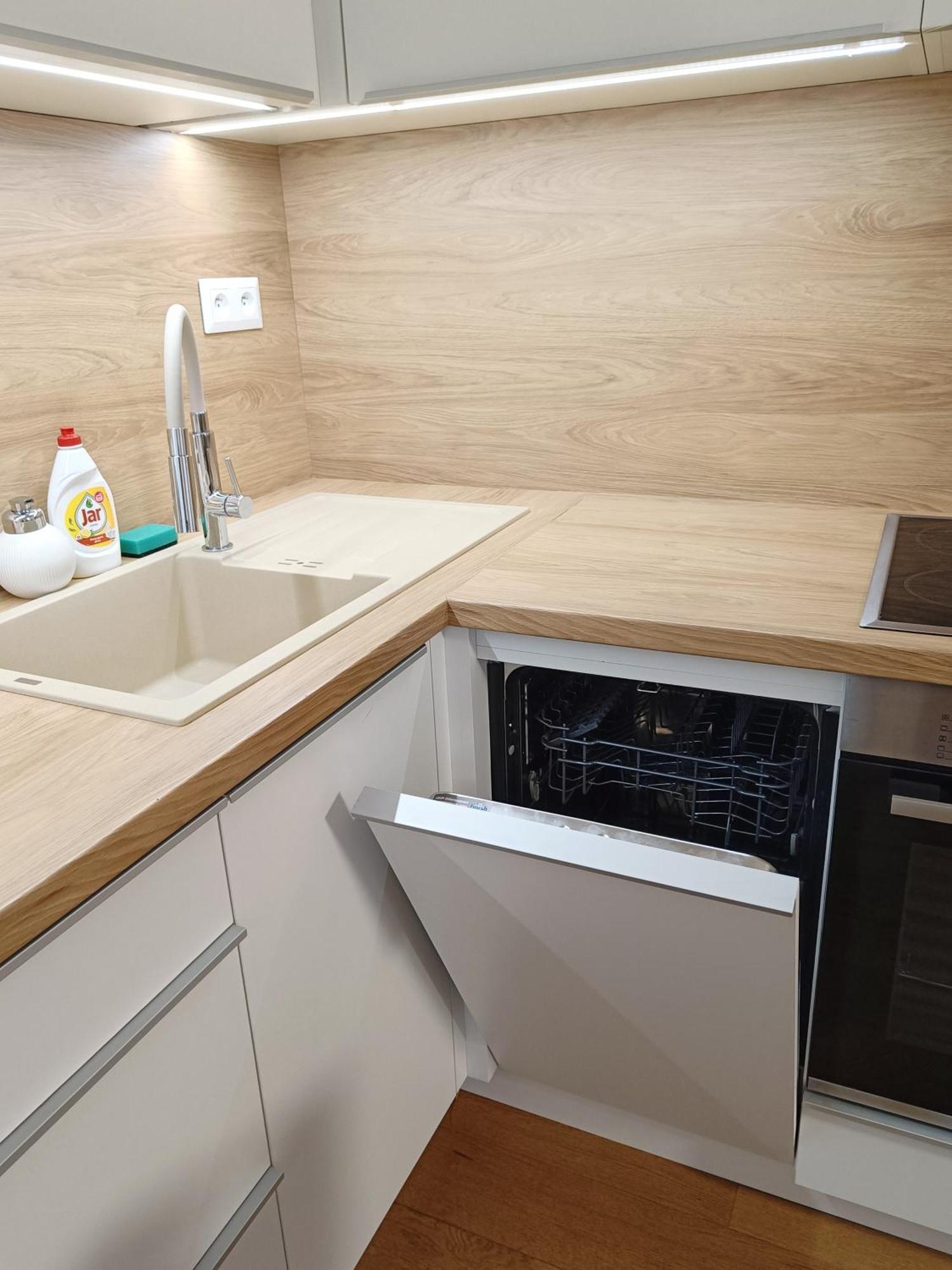 Sag Sky Park Residence Free Parking And Wi-Fi Братислава Екстериор снимка
